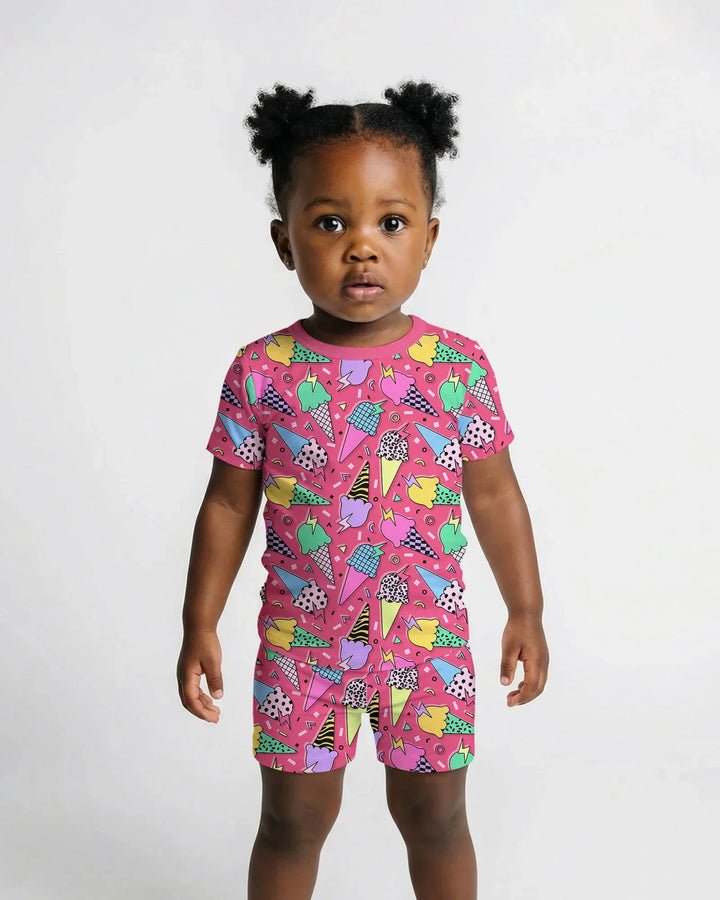 Template Zweiteiliges Pyjama-Set mit kurzen Ärmeln und Shorts