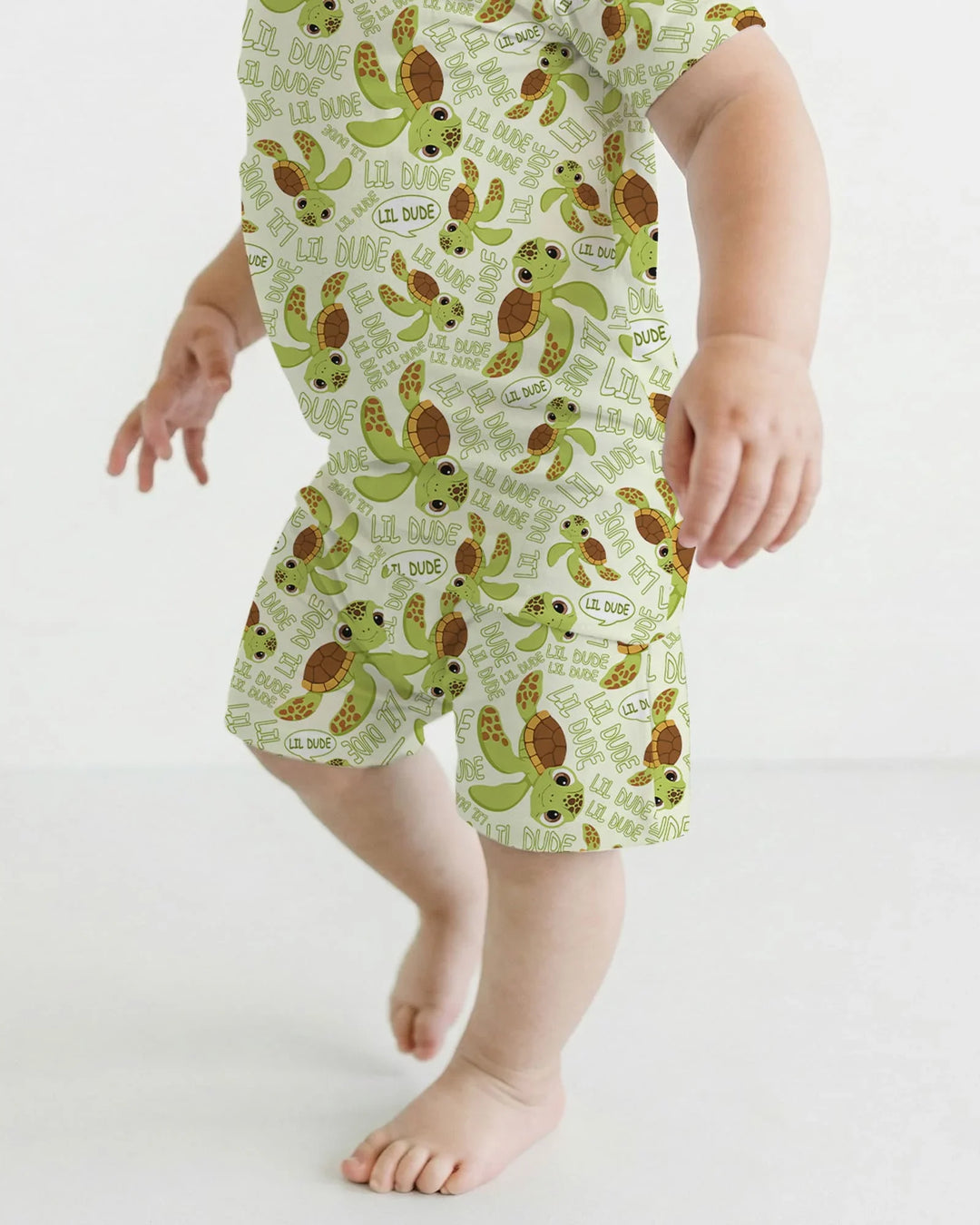 Template Zweiteiliges Pyjama-Set mit kurzen Ärmeln und Shorts