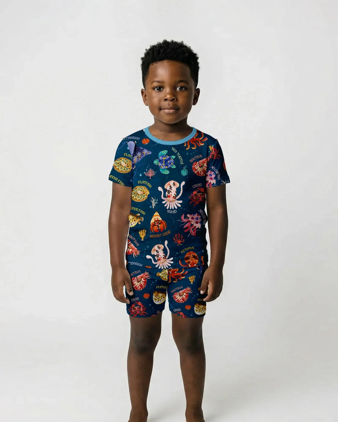 Template Zweiteiliges Pyjama-Set mit kurzen Ärmeln und Shorts