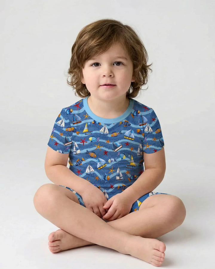 Template Zweiteiliges Pyjama-Set mit kurzen Ärmeln und Shorts