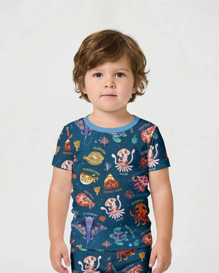 Template Zweiteiliges Pyjama-Set mit kurzen Ärmeln und Shorts