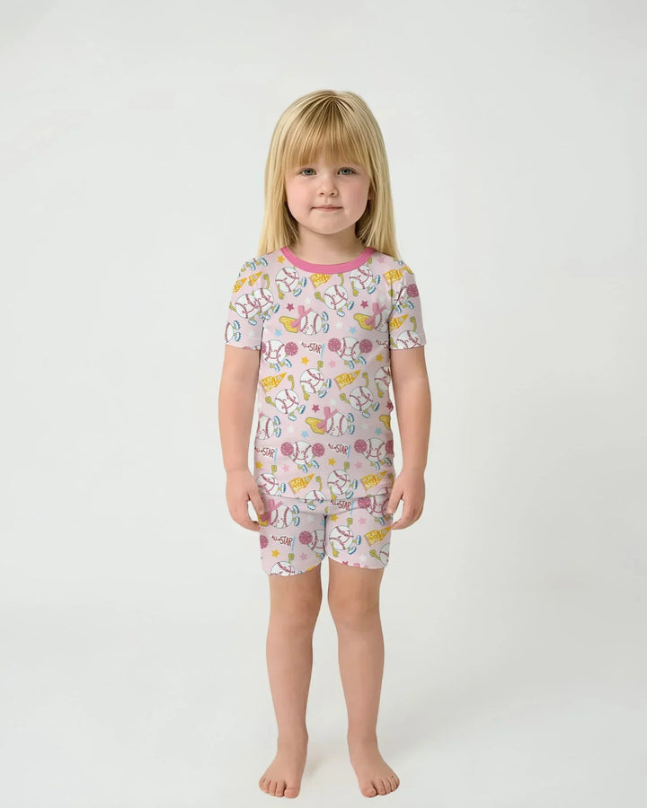 Template Zweiteiliges Pyjama-Set mit kurzen Ärmeln und Shorts
