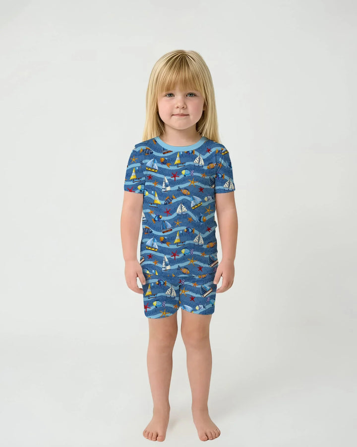 Template Zweiteiliges Pyjama-Set mit kurzen Ärmeln und Shorts