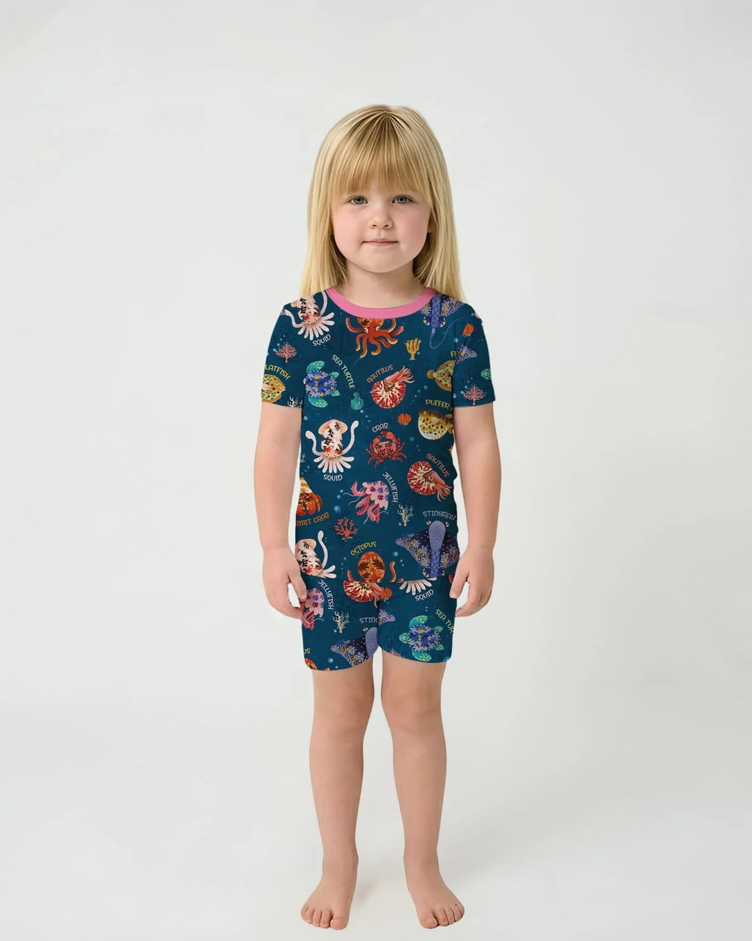 Template Zweiteiliges Pyjama-Set mit kurzen Ärmeln und Shorts
