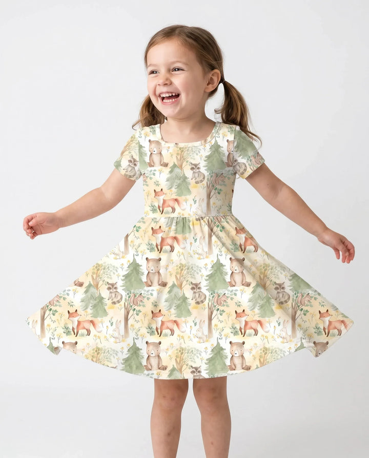 Gemütliches Wald-Freunde-Bambus-Drehkleid