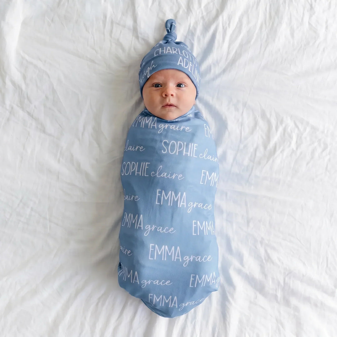Personalisierte Blues Baby Name Bambus Swaddle Decke Font Duo