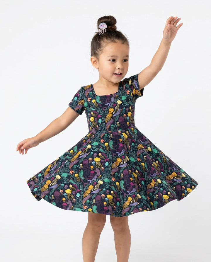 Mystische Quallen Bambus-Wirbelkleid
