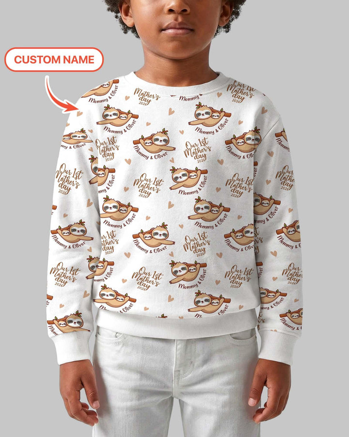 Personalisierter Name Mama & Baby Faultier – Unser erster Muttertag 2026 Bambus-Sweatshirt mit Rundhalsausschnitt