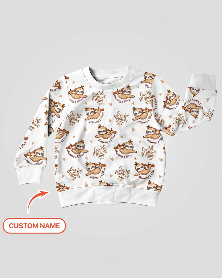 Personalisierter Name Mama & Baby Faultier – Unser erster Muttertag 2026 Bambus-Sweatshirt mit Rundhalsausschnitt