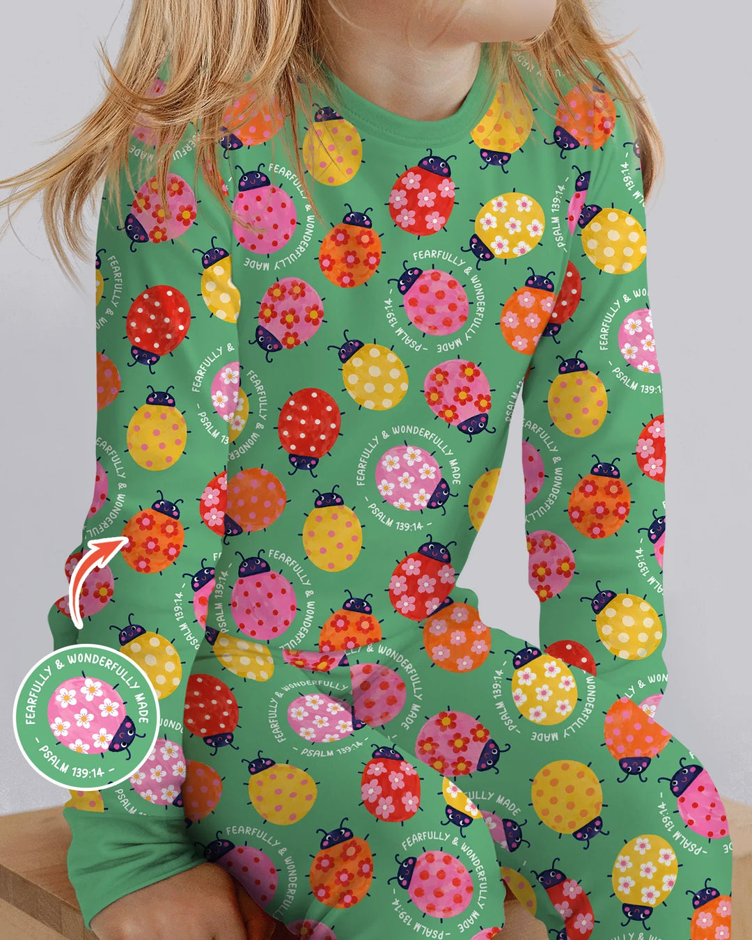 Zweiteiliges Langarm-Pyjama-Set mit Sommerfrüchten