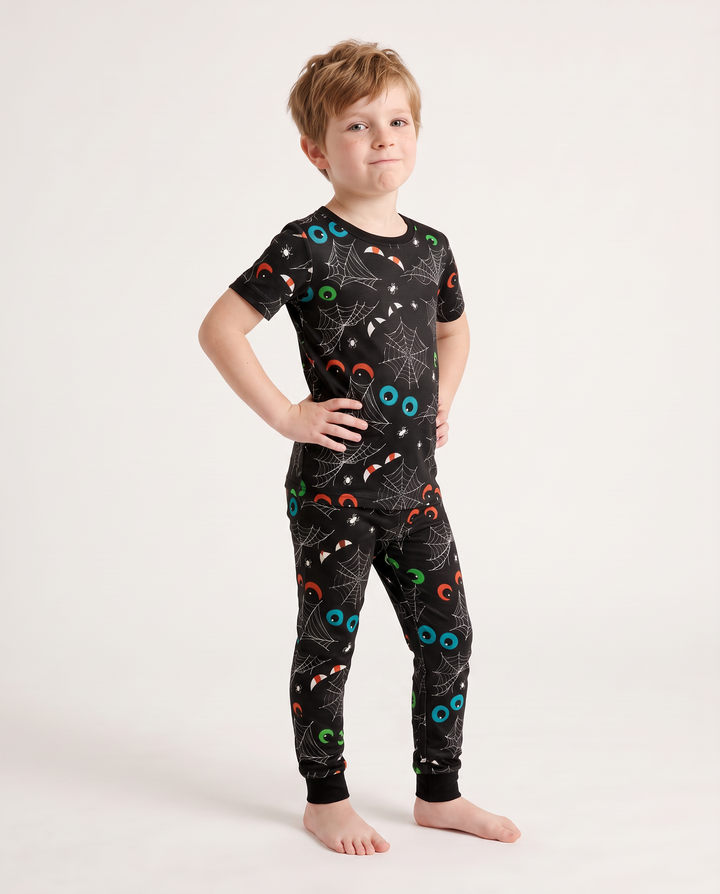 Im Dunkeln leuchtendes gruseliges Spinnennetz-Bambus-Zweiteiler-Kurzarm-Pyjama-Set