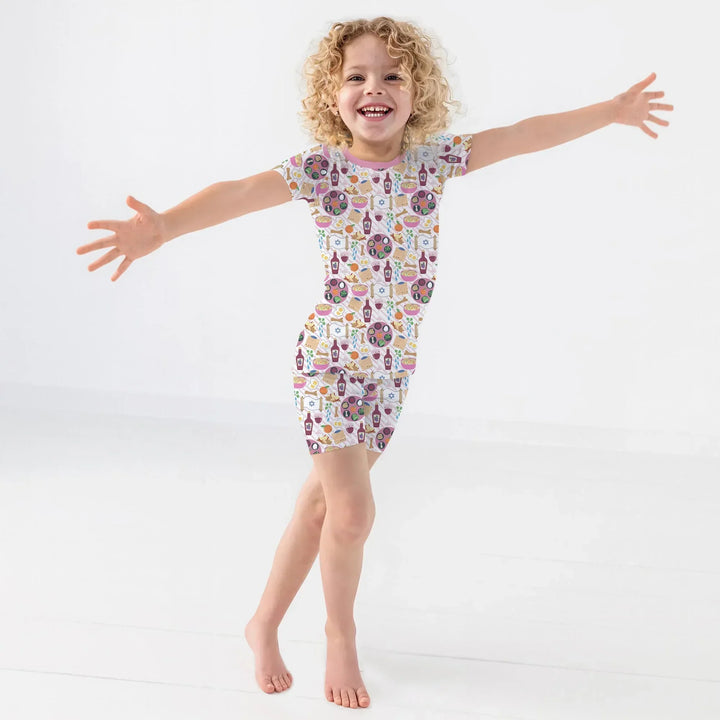 Template Zweiteiliges Pyjama-Set mit kurzen Ärmeln und Shorts