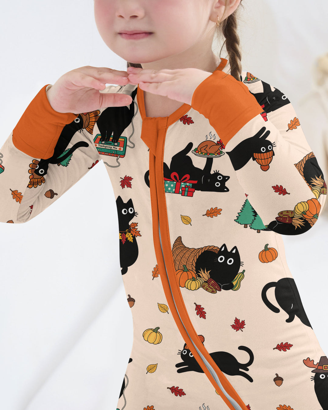 Cozy Cat On Thanksgiving Bamboo Convertible Zippy