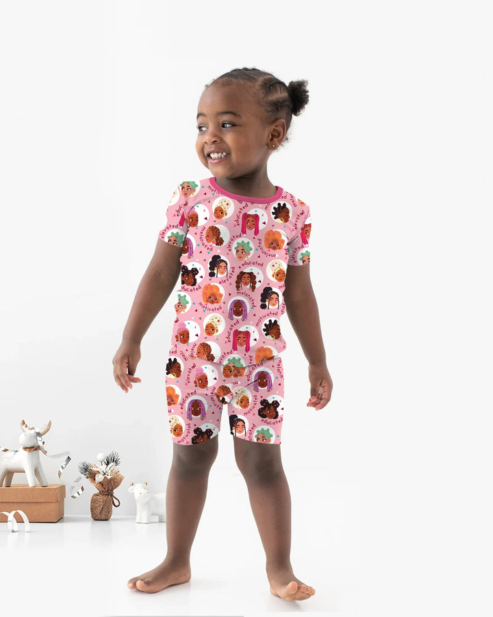 Template Zweiteiliges Pyjama-Set mit kurzen Ärmeln und Shorts