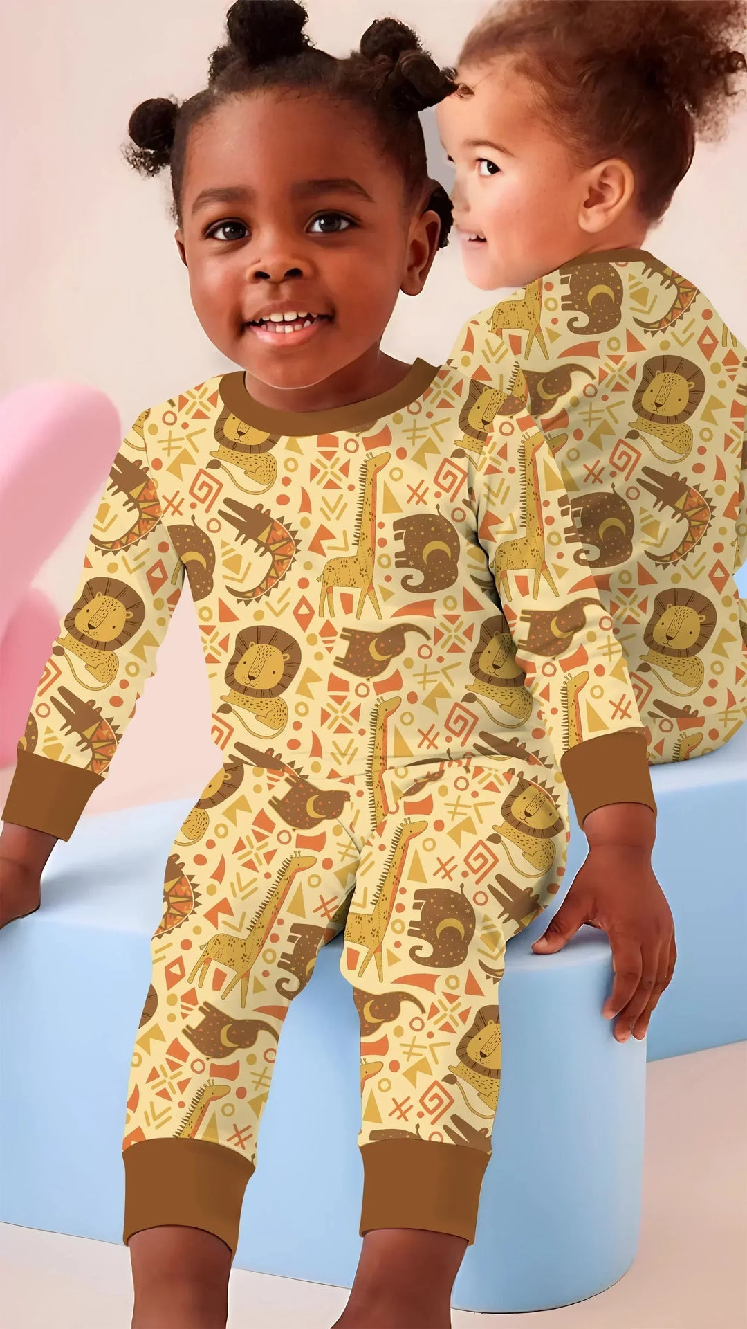 Zweiteiliges Langarm-Pyjama-Set mit Sommerfrüchten