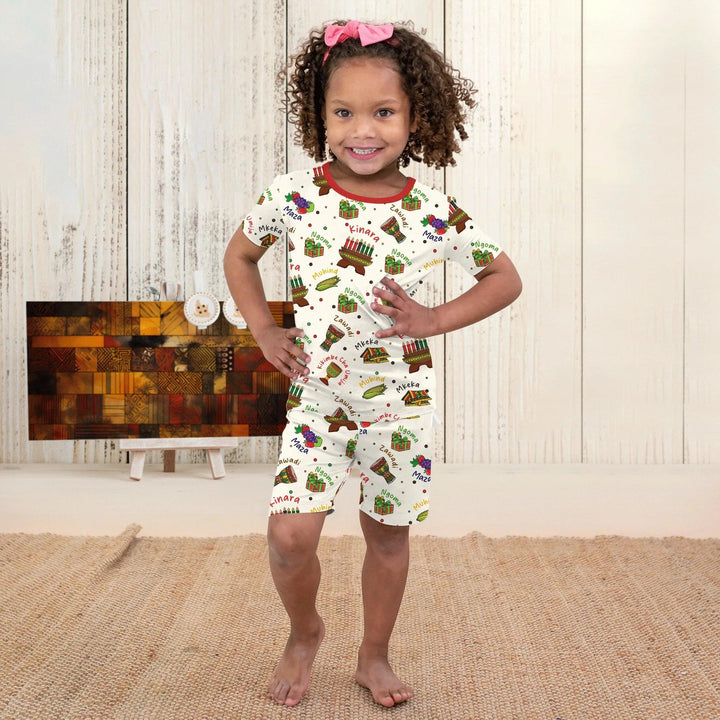 Template Zweiteiliges Pyjama-Set mit kurzen Ärmeln und Shorts