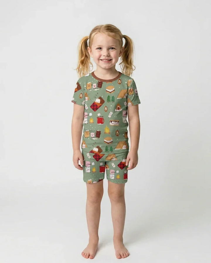 Template Zweiteiliges Pyjama-Set mit kurzen Ärmeln und Shorts