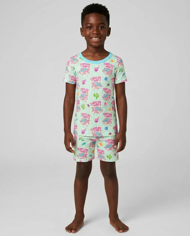 Template Zweiteiliges Pyjama-Set mit kurzen Ärmeln und Shorts
