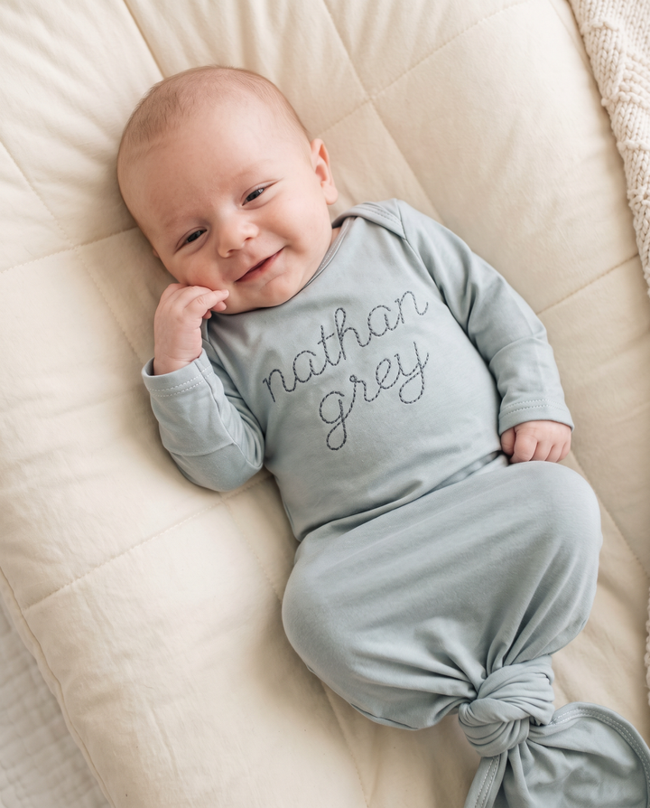 Personalisiertes genähtes Baby-Namen-Bambus-Knotenkleid