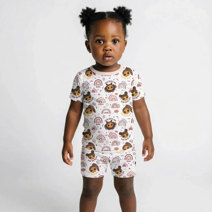Template Zweiteiliges Pyjama-Set mit kurzen Ärmeln und Shorts