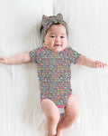 Gerippte Babykleidung mit individuellem Foto - Weich &amp; Skizzenhaft